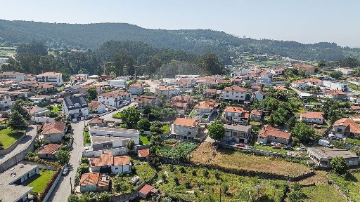 Moradia independente à venda em Vale (São Cosme) - Telhado - Portela