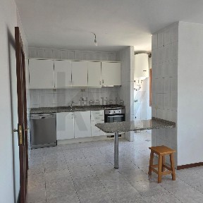 Arrendamento de apartamento T2 na Santegãos - Estrada Nova - Campainha