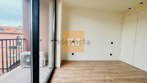 Arrendamento de apartamento T1 na Rua de Santos Pousada