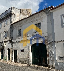 Moradia independente à venda em Santa Maria e Santo André