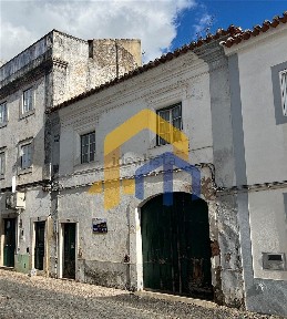 Moradia independente à venda em Santa Maria e Santo André