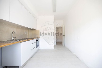 Apartamento T2 à venda na Rua Nuno Montemor