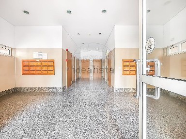 Apartamento T3 à venda na Rua Helena Vaz da Silva