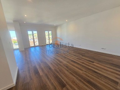 Apartamento T3 à venda em Ramada e Caneças