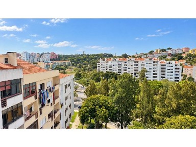 Apartamento T3 à venda na Rua Penedos Gordos