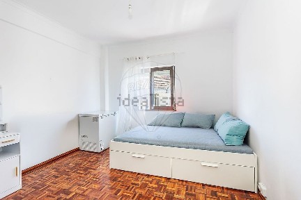 Apartamento T3 à venda na Rua Adelina Abranches