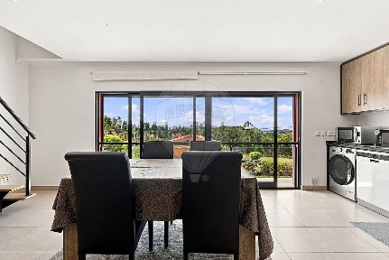 Apartamento T3 à venda na Rua do Vale da Azenha