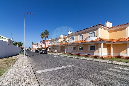 Apartamento T3 à venda em Olhalvo
