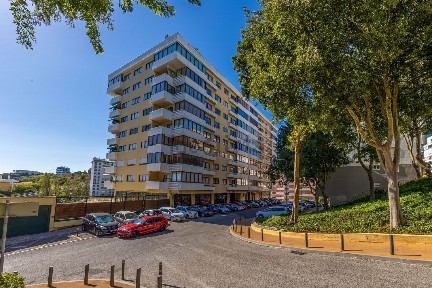 Apartamento T1 à venda na Rua Alfredo Lopes Vilaverde, 17