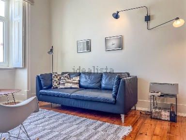 Apartamento T3 à venda na Rua Saraiva de Carvalho, 262