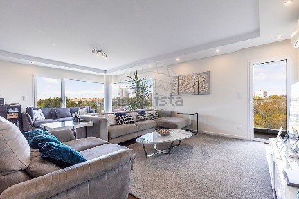 Apartamento T4 à venda na Rua Doutor João Baptista Jacquet