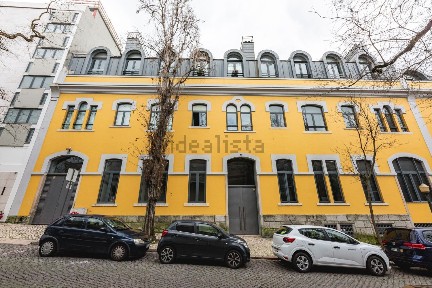 Apartamento T1 à venda na Avenida 24 de Julho