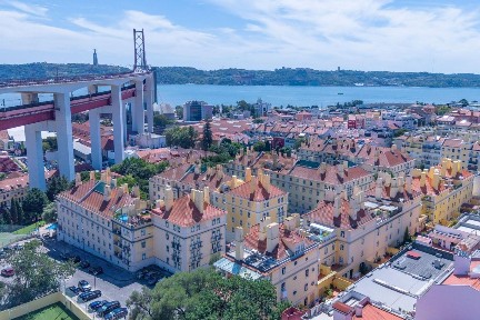 Apartamento T4 à venda na Rua Luís de Camões s/n