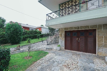 Apartamento T4 à venda na Rua Professor Doutor Egas Moniz, 162