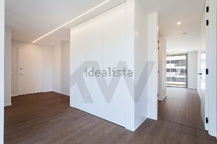 Apartamento T3 à venda na Rua Nicolau Breyner, 22