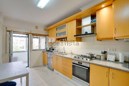 Apartamento T3 à venda na Rua Tito Morais, 1