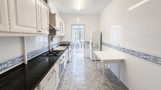Apartamento T2 à venda na Estrada da Torre, 75 e