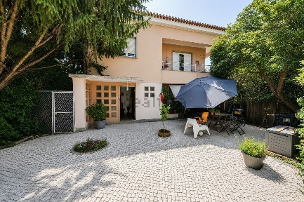 Moradia independente à venda em Calçada Laveiras