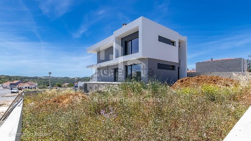 Moradia independente à venda na Ericeira Norte