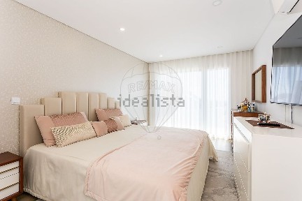 Moradia independente à venda em Pontinha e Famões