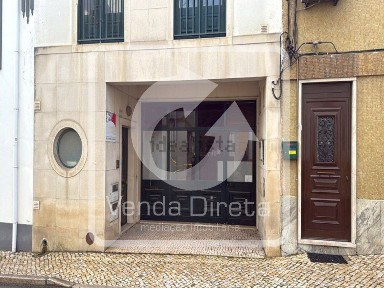Moradia independente à venda na Rua Cândido dos Reis, 33