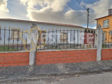 Moradia independente à venda em Campelos e Outeiro da Cabeça