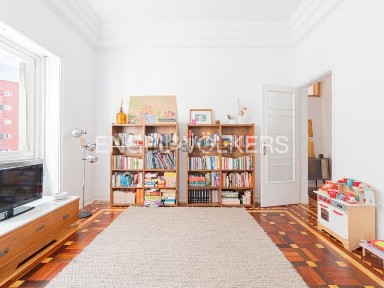 Apartamento T6 à venda na Avenida Almirante Reis, 227 b