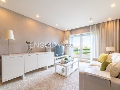 Apartamento T1 à venda na Rua Professor Simões Raposo, 14 a