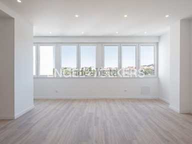 Apartamento T3 à venda na Avenida do Uruguai