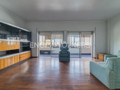 Apartamento T3 à venda na Rua Castiça, 7