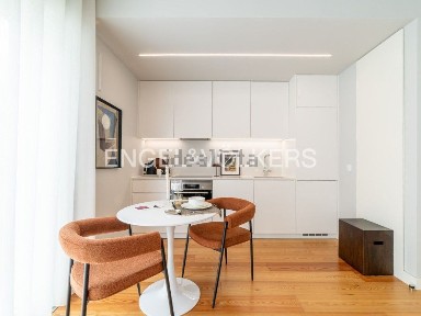Apartamento T0 à venda na Rua Bernardo Lima, 58