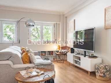 Apartamento T2 à venda na Rua Bissau, 2 a