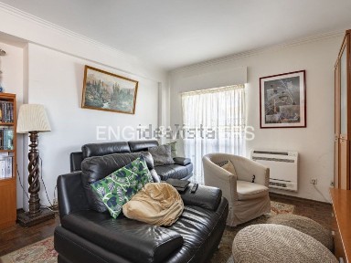 Apartamento T4 à venda na Rua Gonçalves Crespo