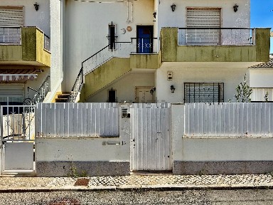 Andar de moradia à venda em Porto Salvo