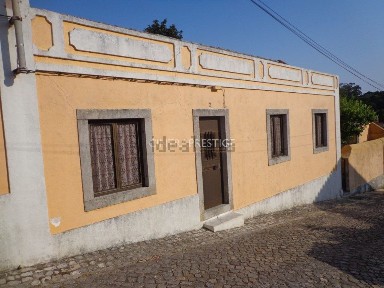 Moradia independente à venda na Travessa de São Pedro