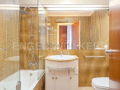 Apartamento T2 à venda na Alcântara