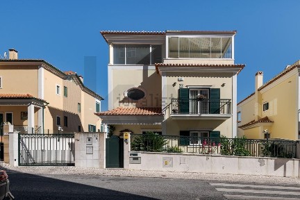 Casa ou moradia à venda na Rua Tiago da Silva Santos, 16