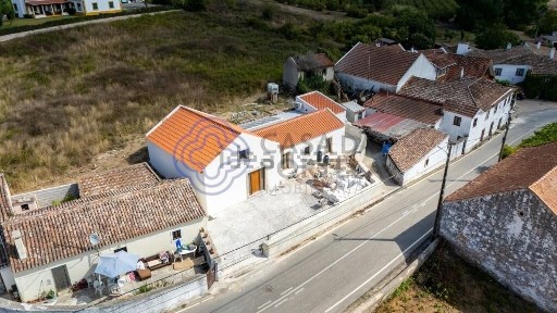 Moradia independente à venda em Carvoeira e Carmões