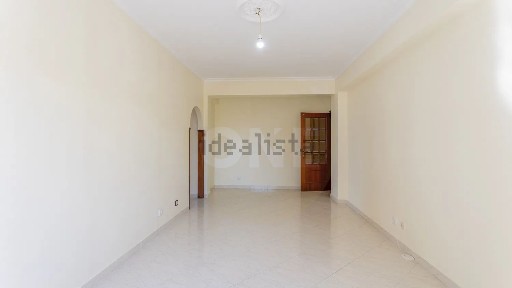 Apartamento T2 à venda na Rua Capitão Salgueiro Maia