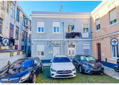 Apartamento T2 à venda na Estrada de Chelas