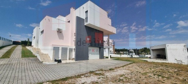 Casa ou moradia à venda em Malveira e São Miguel de Alcainça