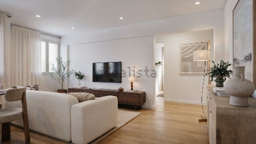 Apartamento T3 à venda na Rua Cidade de Bolama