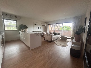 Apartamento T2 à venda na Rua Professor Manuel Viegas Guerreiro s/n