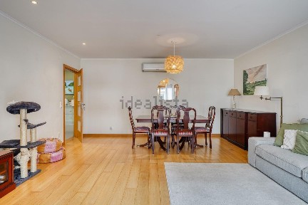 Apartamento T4 à venda na Rua Júlio Conceição Sousa