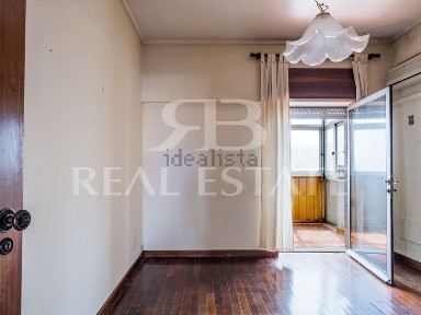 Apartamento T2 à venda na Avenida Madame Curie