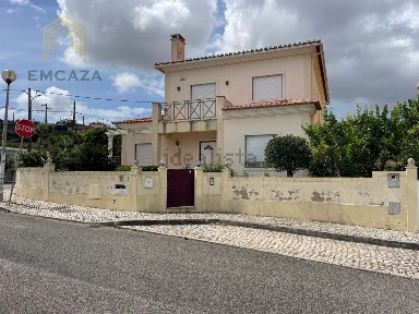Moradia independente à venda em Torres Vedras e Matacães