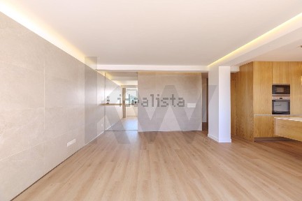 Apartamento T3 à venda na Rua Carlos Mayer