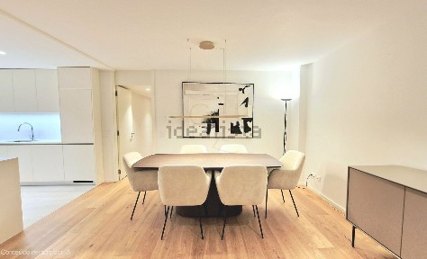 Apartamento T3 à venda na Rua Dom Francisco Manuel de Melo, 5