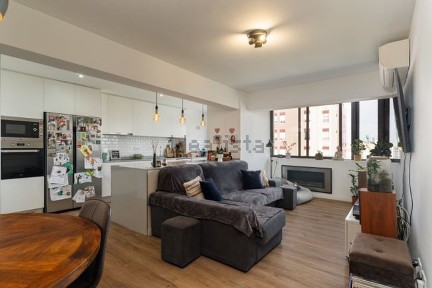 Apartamento T4 à venda na Rua Professor Vieira de Almeida