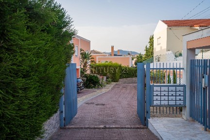 Moradia geminada à venda na Rua do Chafariz, 344